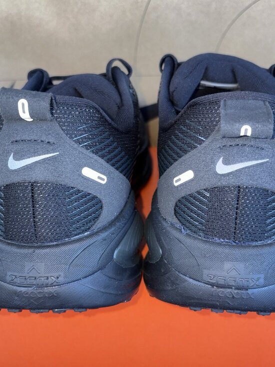 NEW Nike Vomero 18 Triple Black Dark Smoke HM6803 005 Men’s Size 13 main image 5